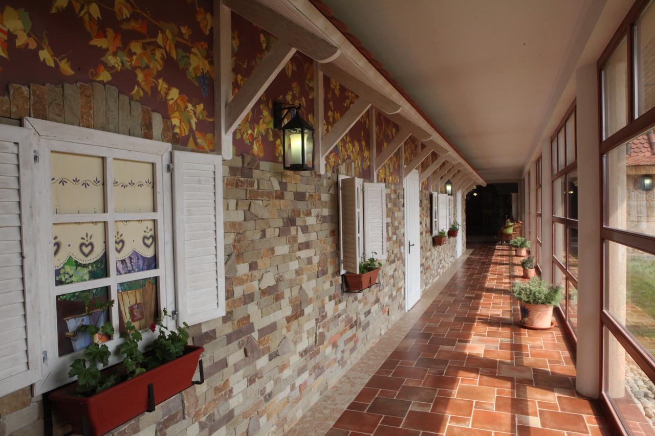 Publo Spa Hotel Vyshkove Exterior foto